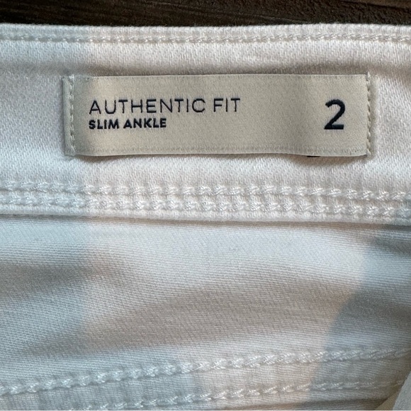 J. Jill White Ankle Cropped Jeans with Elastic Waistband and Textured Fabric - Picture 3 of 3